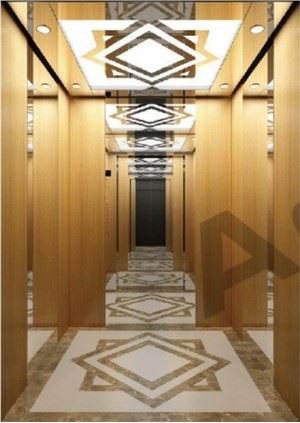 Luxuriös eingerichteter Aufzug mit Maschinenraum